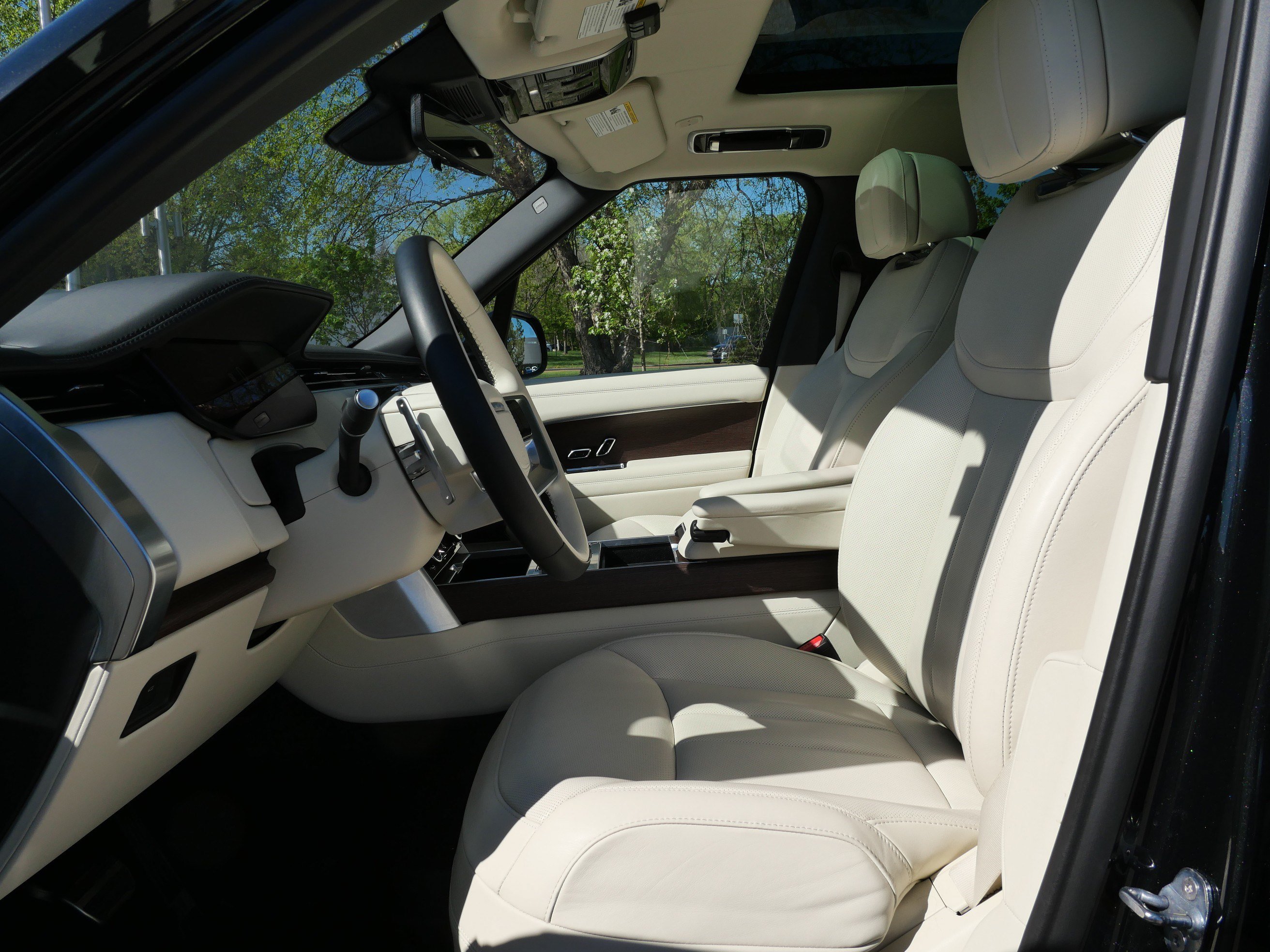 Certified 2023 Land Rover Range Rover Autobiography AWD/4WD image 12