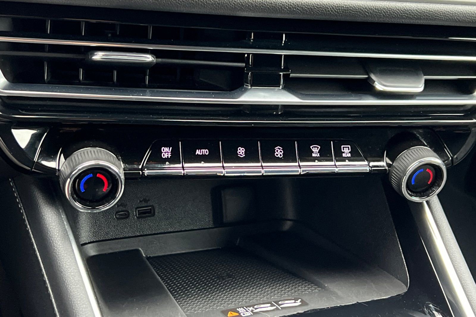 Used 2024 Chevrolet Traverse LT image 22