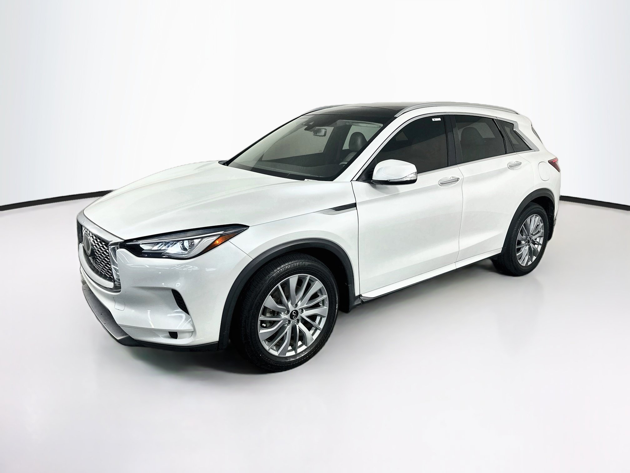 Used 2023 INFINITI QX50 Luxe FWD image 3