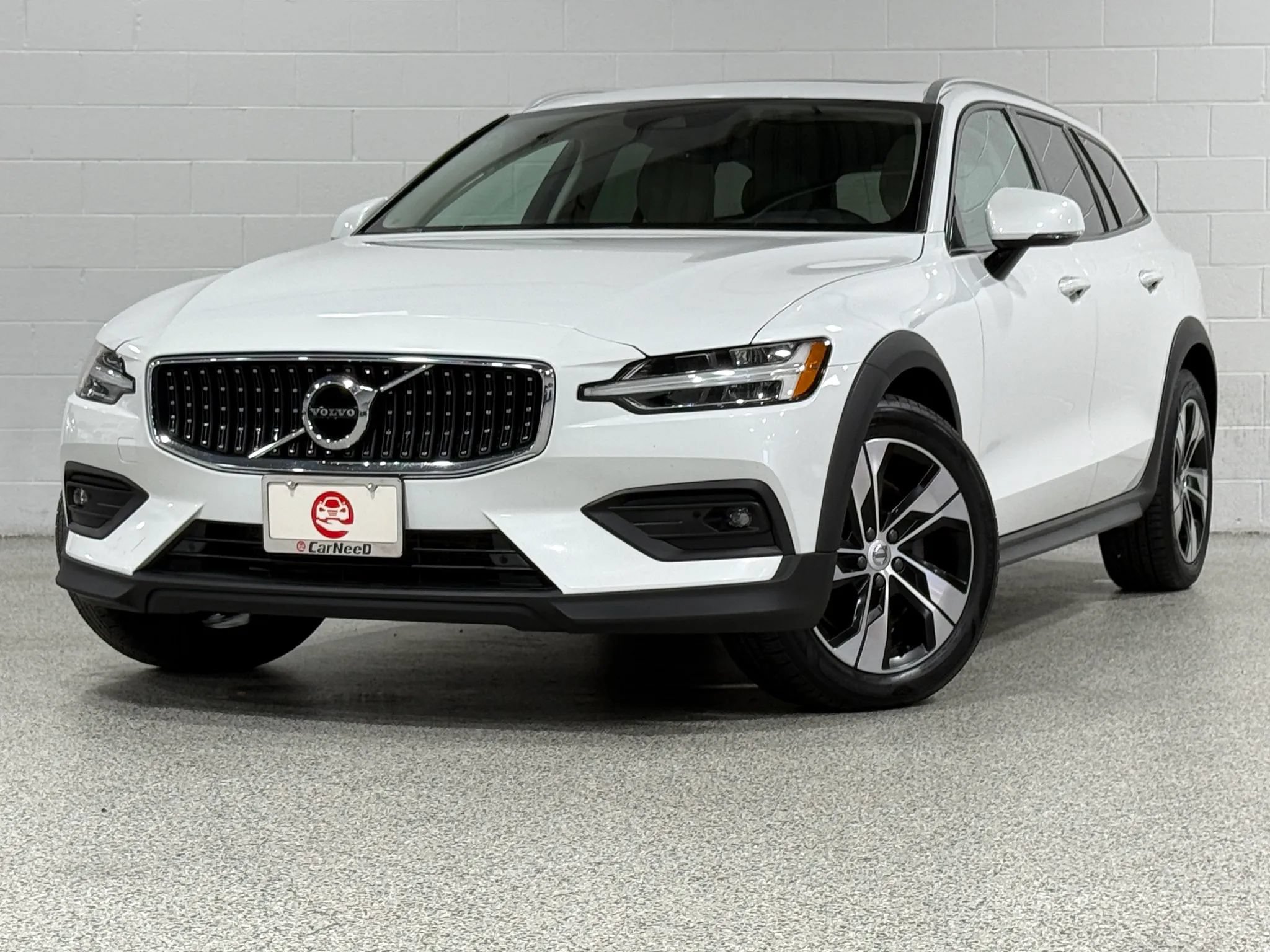 Used 2021 Volvo V60 T5 Cross Country w/ Climate Package AWD/4WD image 2