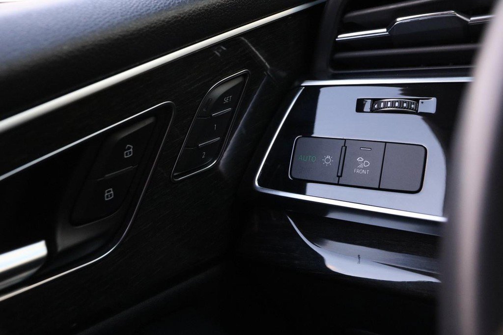Used 2019 Audi Q8 Premium Plus w/ Premium Plus image 21