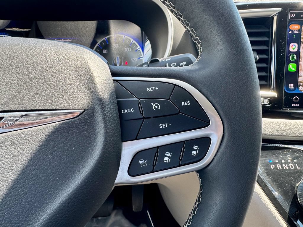 Used 2024 Chrysler Pacifica Touring-L FWD image 35