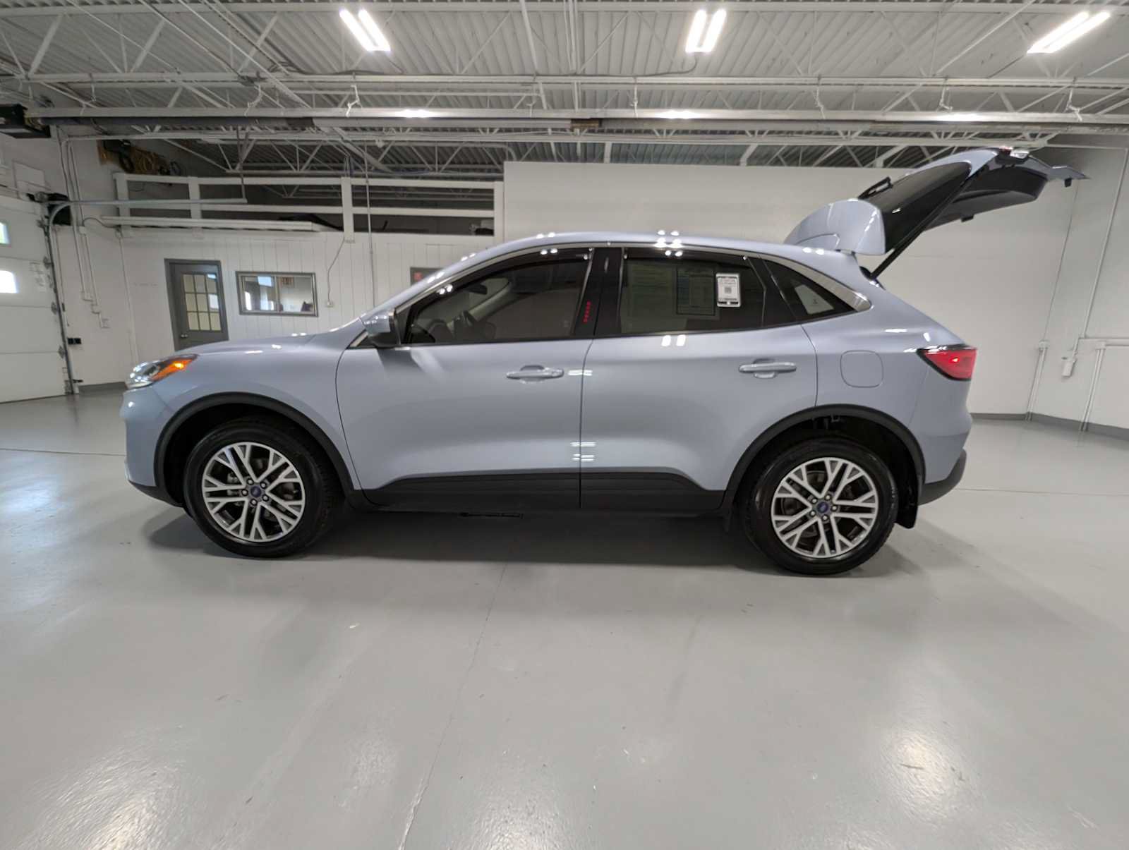 Used 2022 Ford Escape SEL w/ Technology Package AWD/4WD image 12
