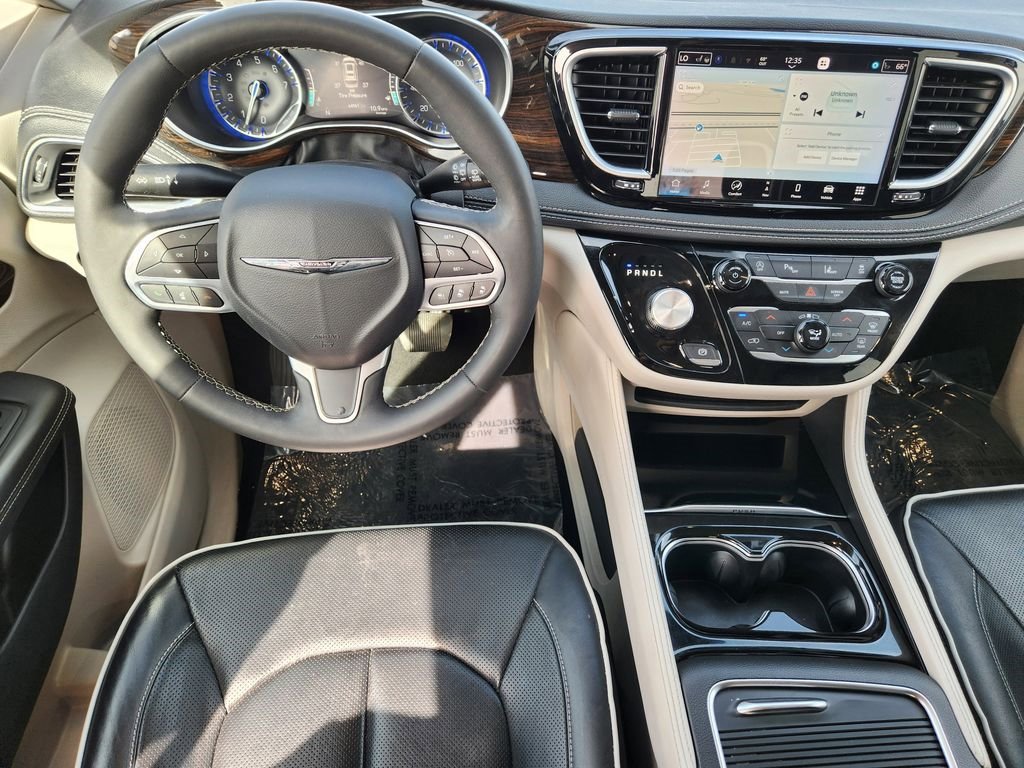 Used 2023 Chrysler Pacifica Limited image 27