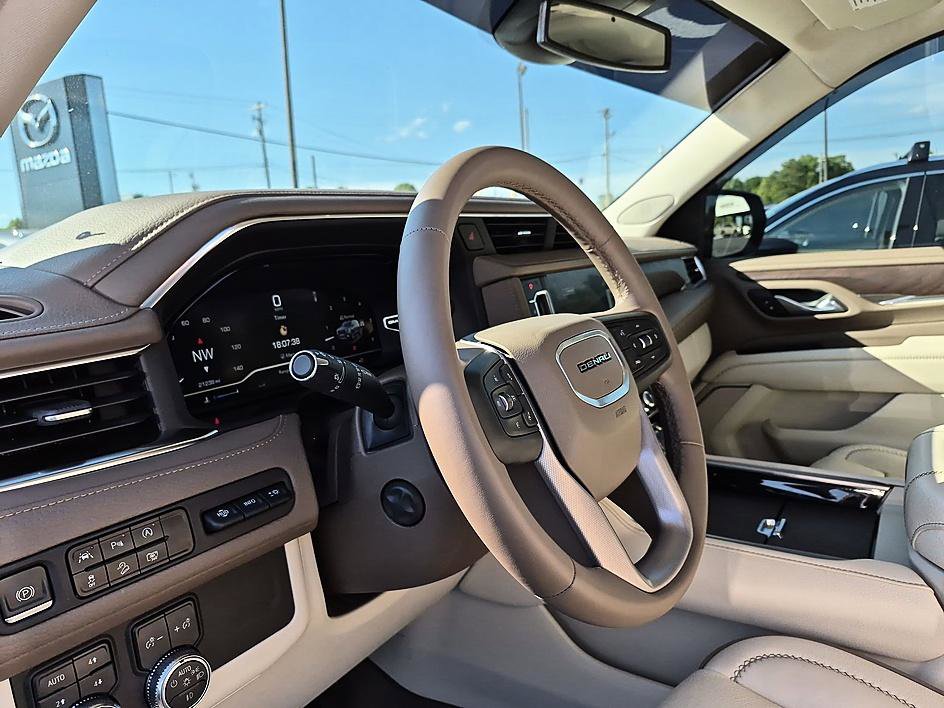 Used 2023 GMC Yukon Denali AWD/4WD image 16