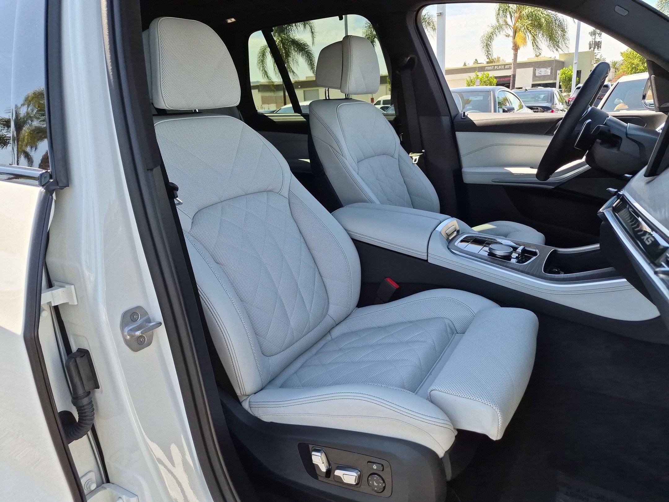 Used 2026 BMW X5 xDrive40i w/ M Sport Package AWD/4WD image 33