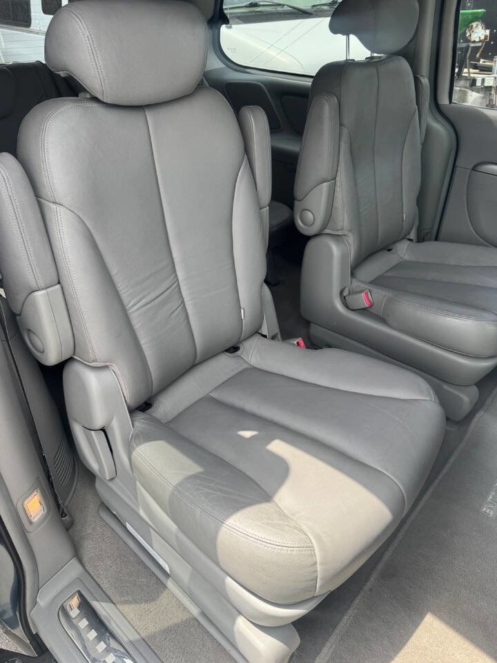 Used 2007 Hyundai Entourage GLS FWD image 18