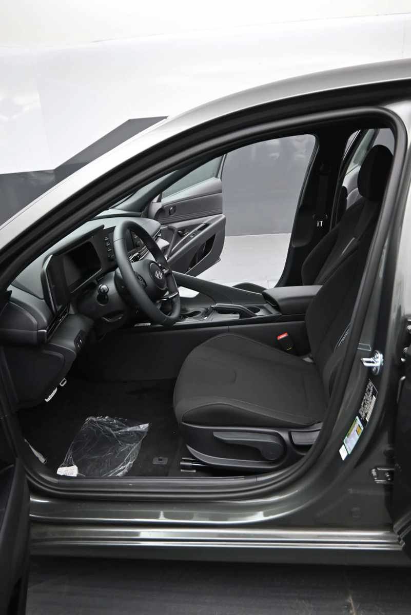 New 2026 Hyundai Elantra Sport FWD image 17