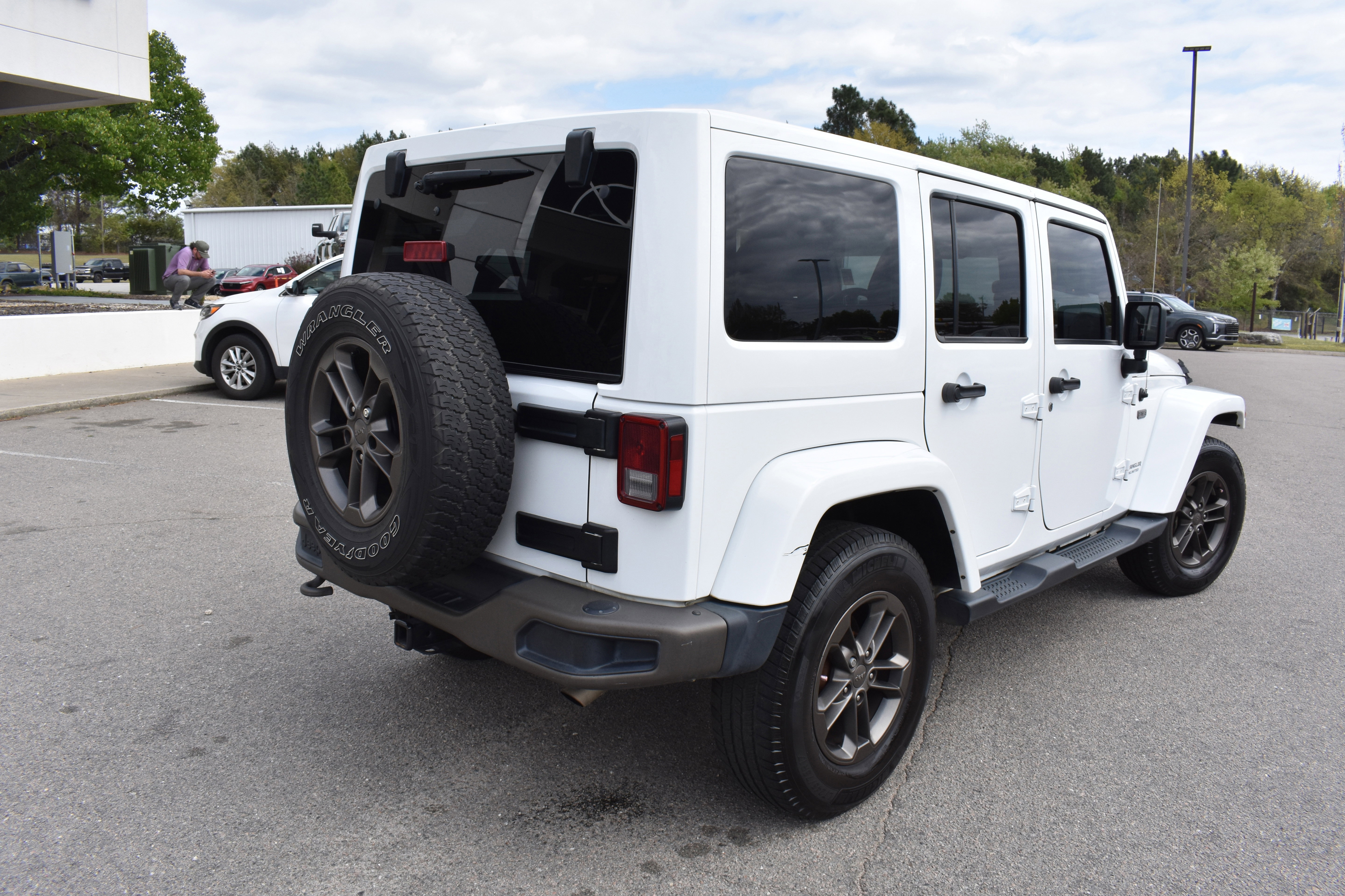 Used 2016 Jeep Wrangler Unlimited Sahara image 9