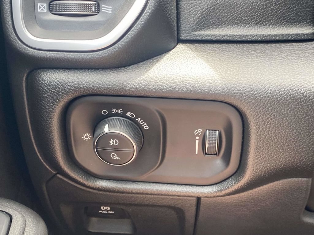 New 2026 RAM 1500 Express AWD/4WD image 30