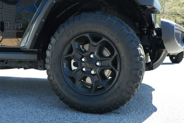Used 2023 Jeep Gladiator Willys AWD/4WD image 5