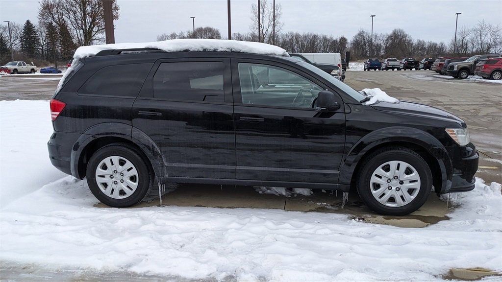 Used 2019 Dodge Journey SE image 2