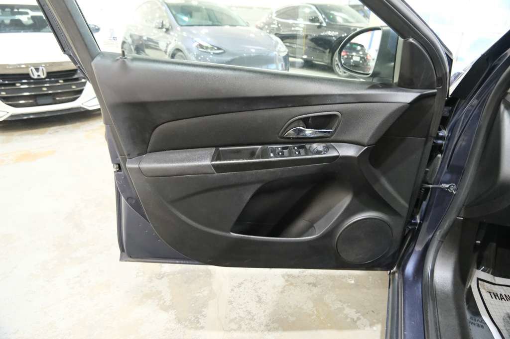 Used 2013 Chevrolet Cruze LTZ FWD image 16