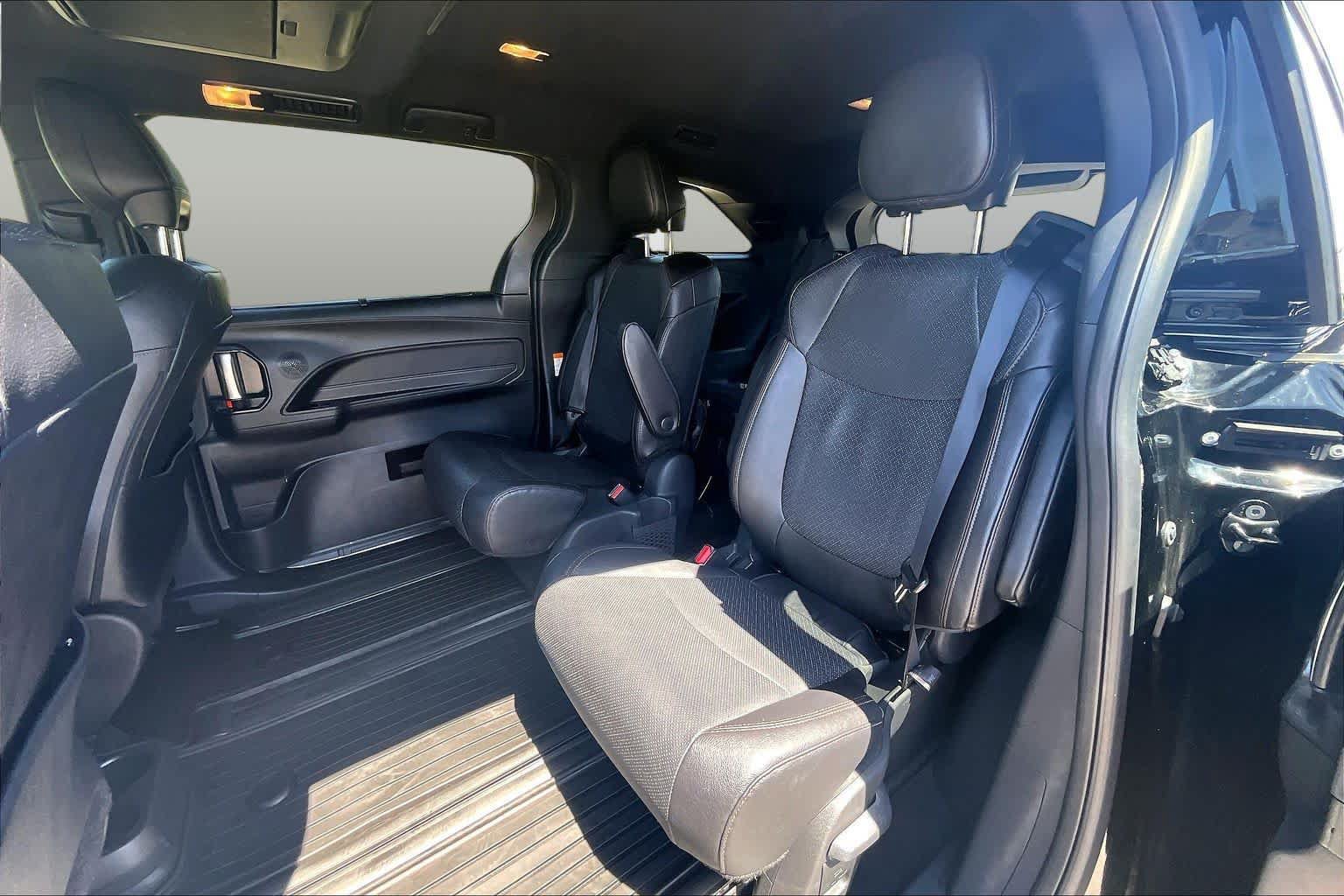 Used 2025 Toyota Sienna Limited AWD/4WD image 20