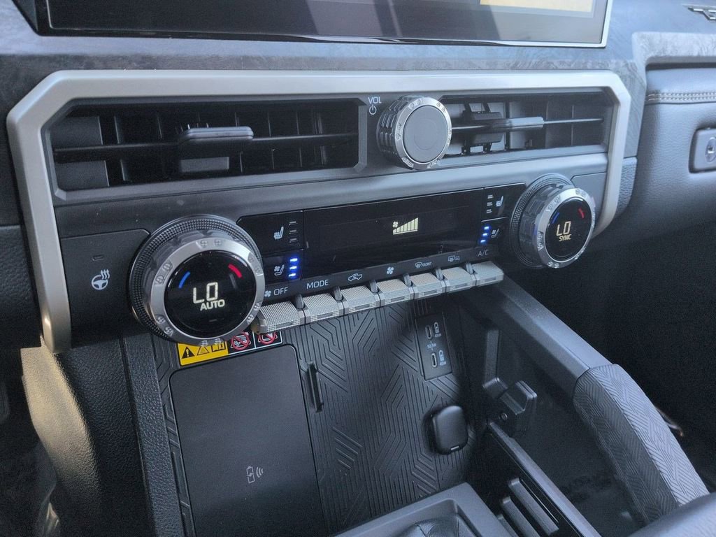 Used 2024 Toyota Tacoma Limited w/ Limited Package (LT) AWD/4WD image 20