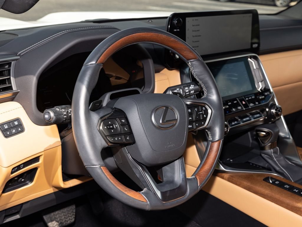 Used 2025 Lexus LX 600 4WD w/ Accessory Package (2T) image 21