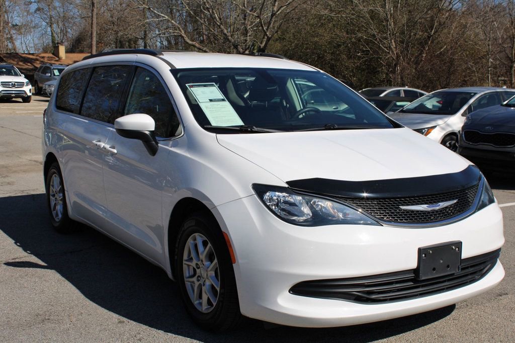 Used 2020 Chrysler Voyager Lxi image 1
