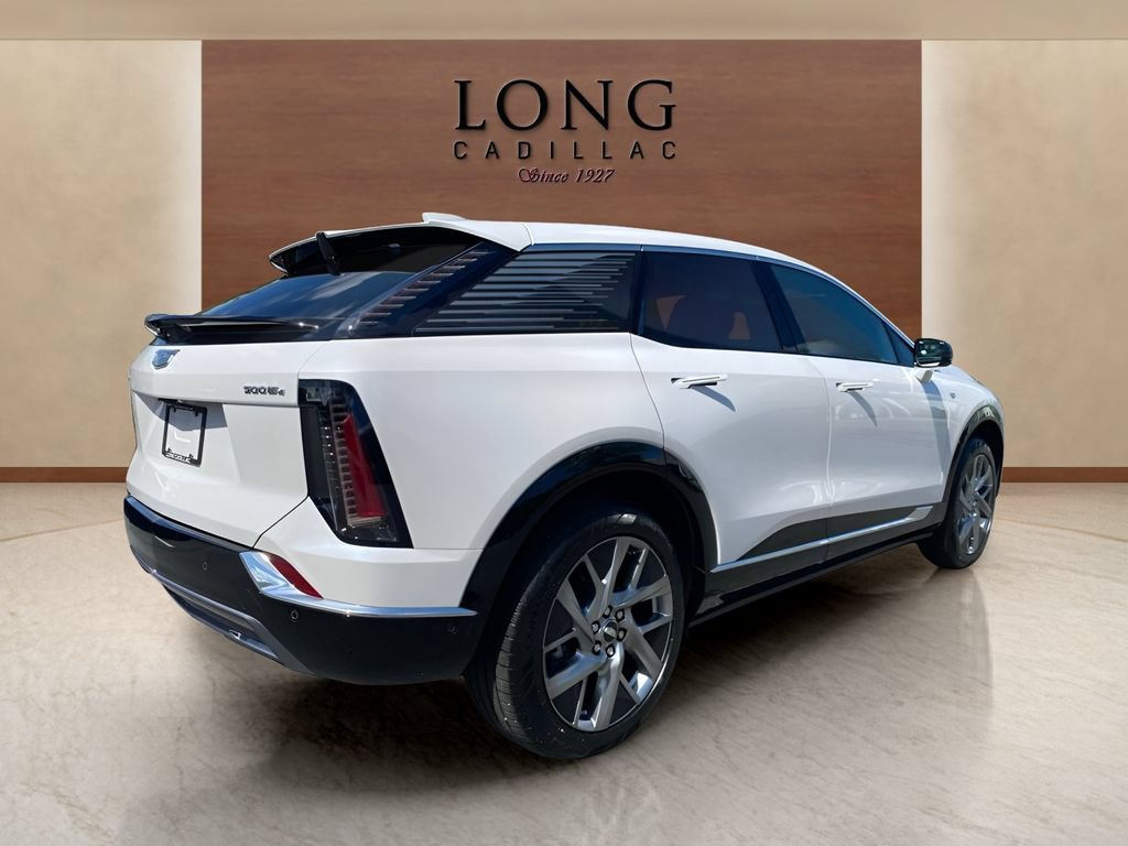 Used 2025 Cadillac Optiq Luxury 2 w/ LPO, Floor Liner Package AWD/4WD image 5