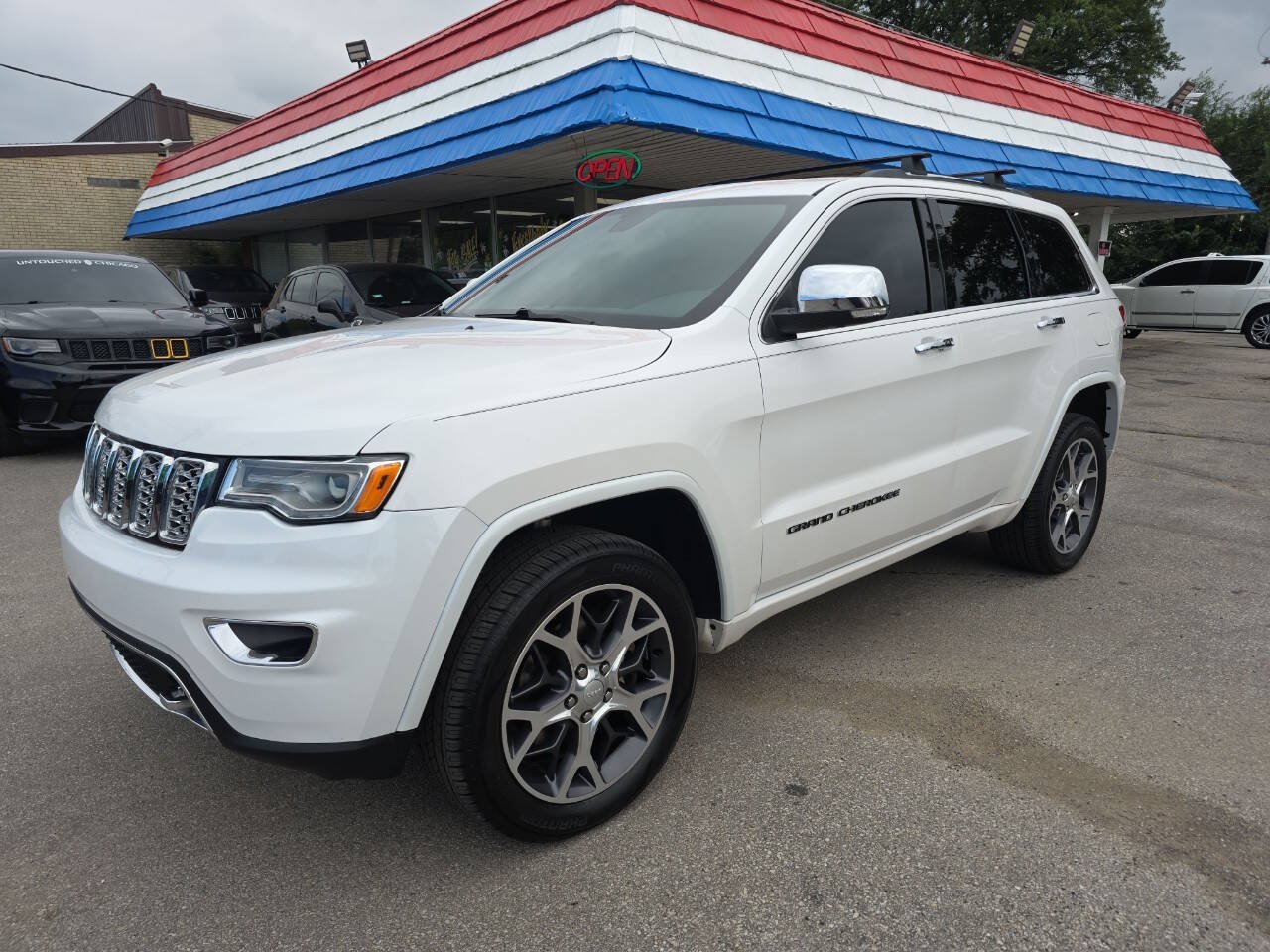 Used 2019 Jeep Grand Cherokee Overland AWD/4WD image 2