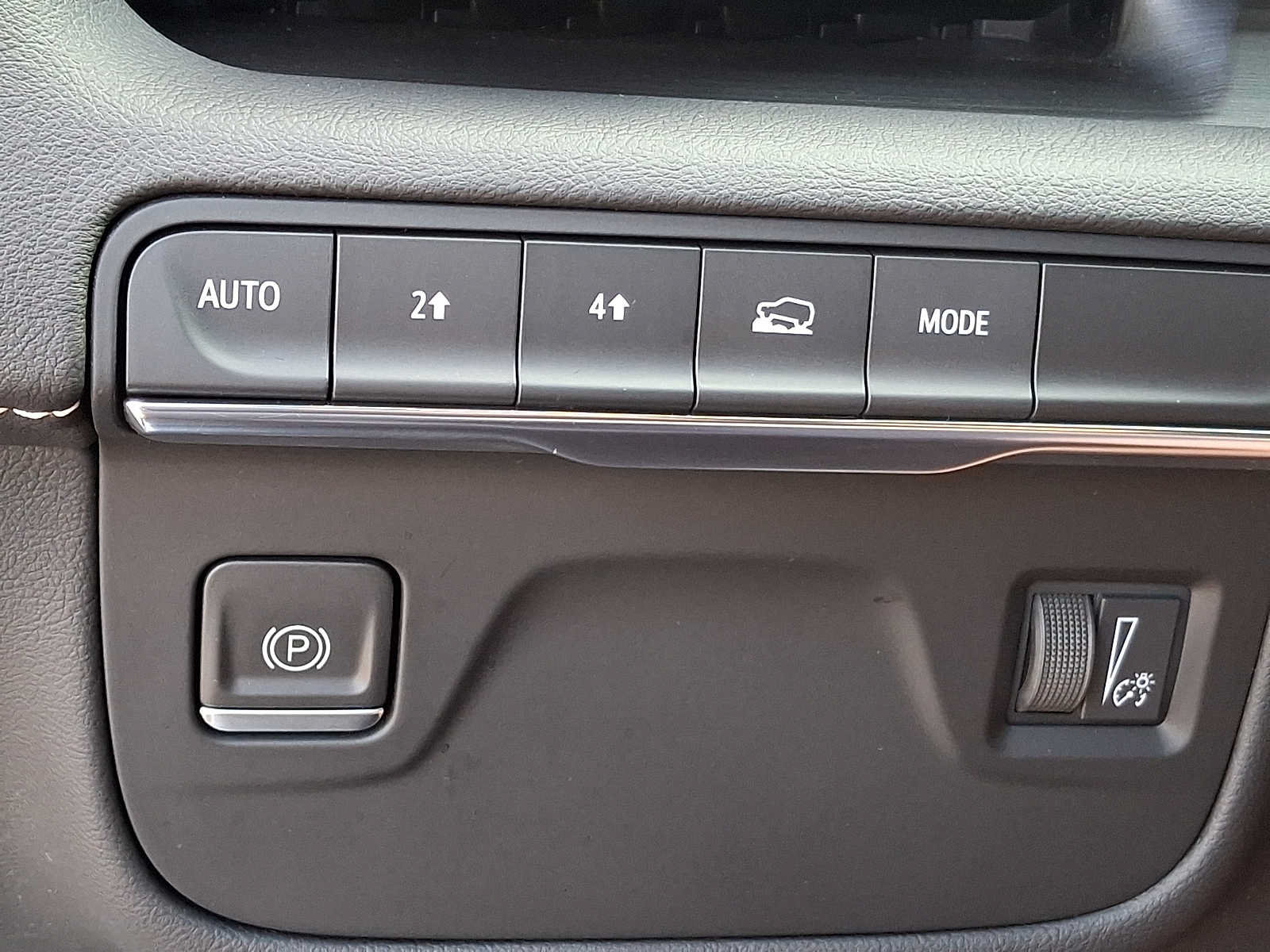 Used 2023 Cadillac Escalade Premium Luxury w/ LPO, Floor Liner Package AWD/4WD image 25
