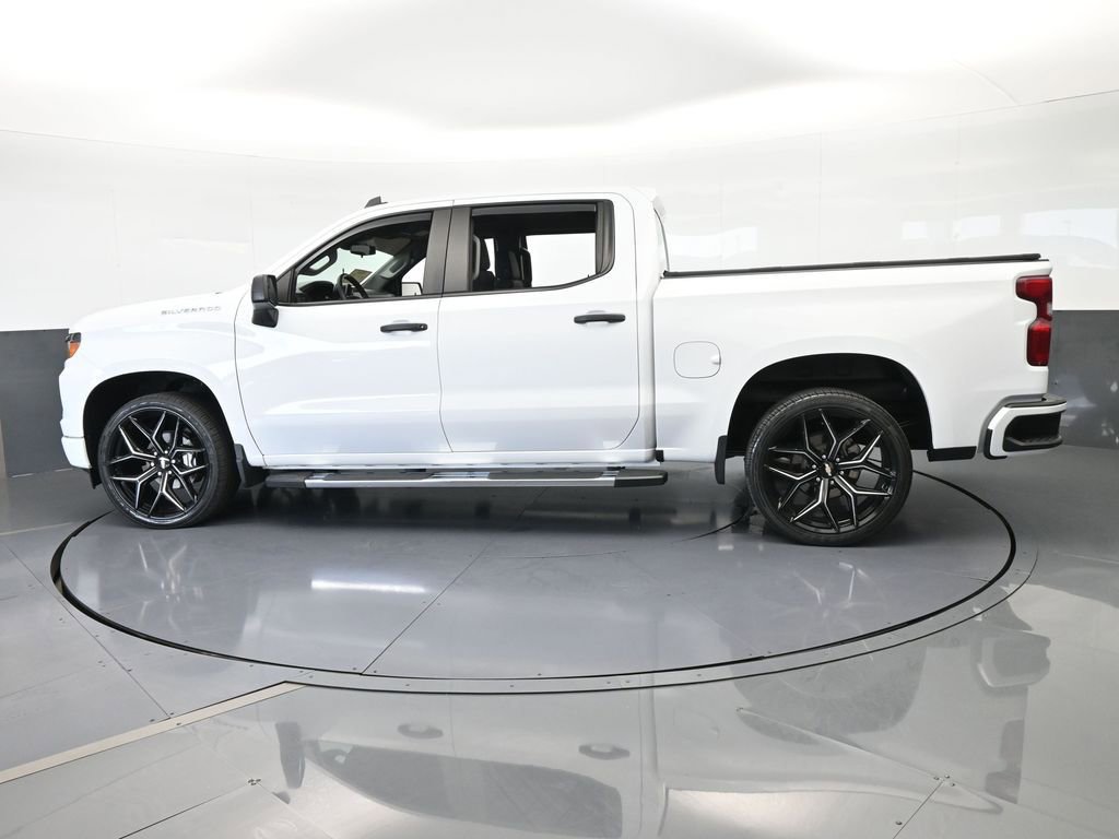 Used 2022 Chevrolet Silverado 1500 Custom image 3