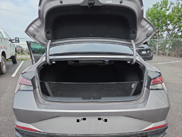 Certified 2022 Hyundai Elantra Limited FWD image 27