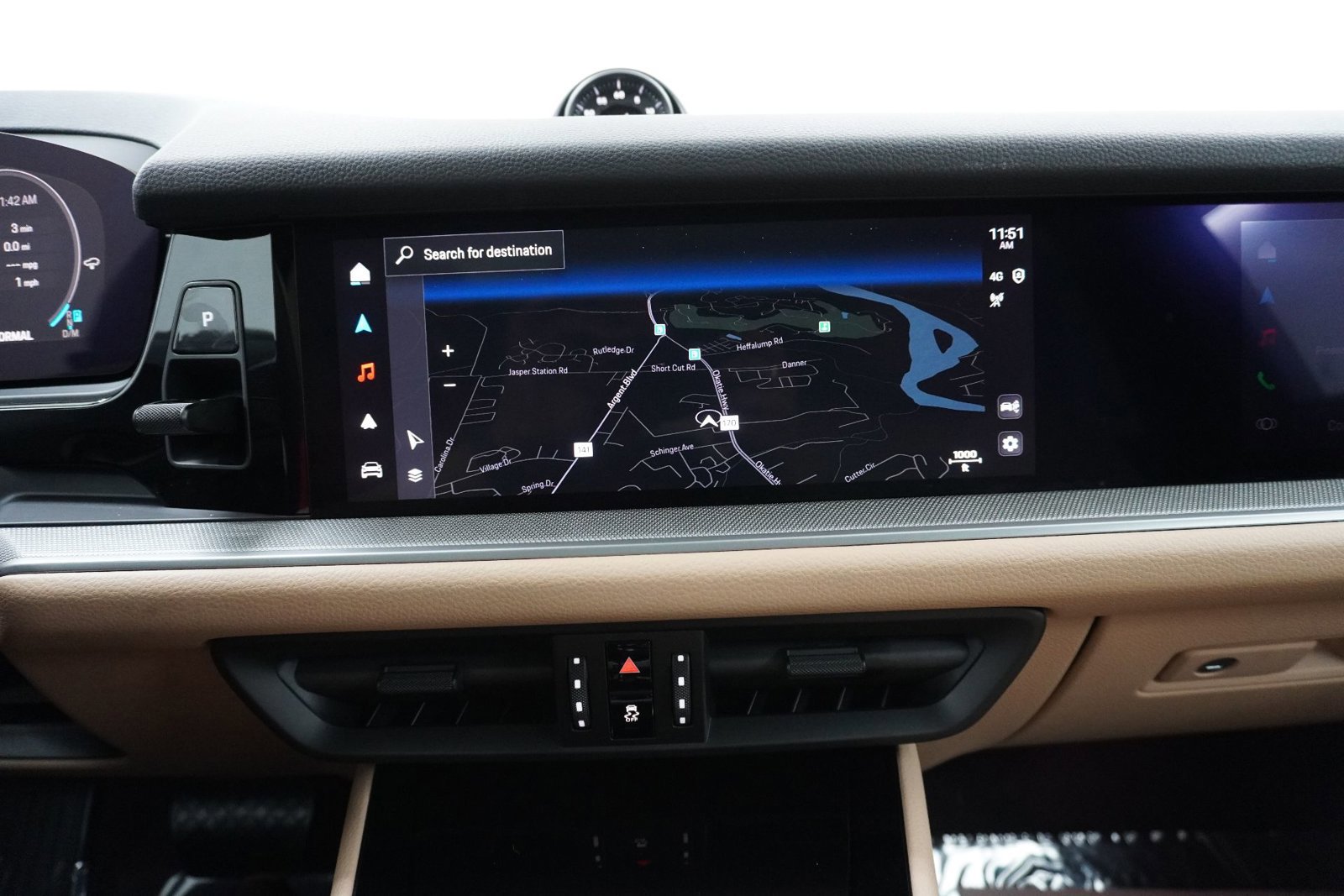 Certified 2025 Porsche Cayenne image 25