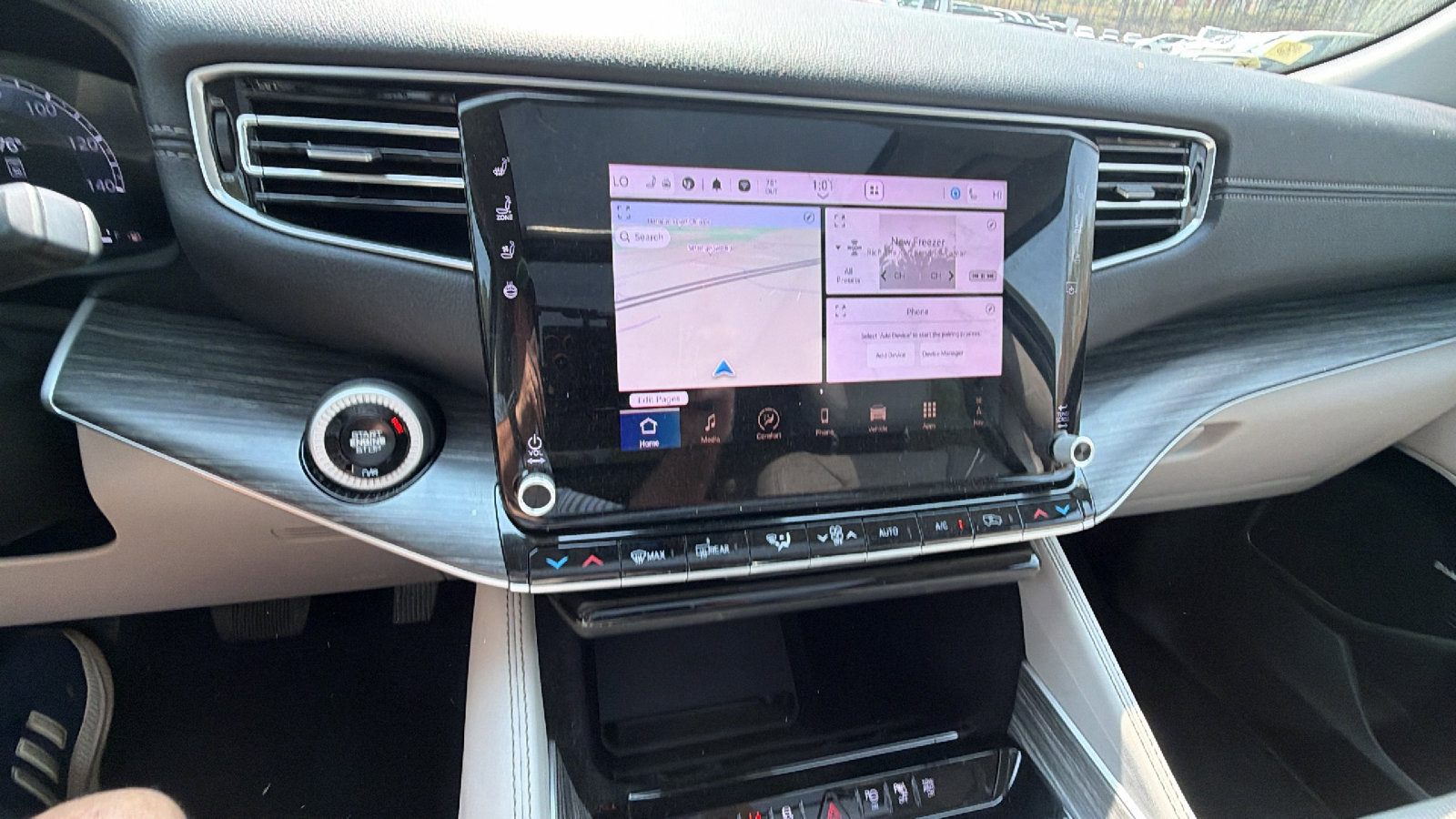 Used 2024 Jeep Wagoneer L Series III w/ Premium Group I image 32