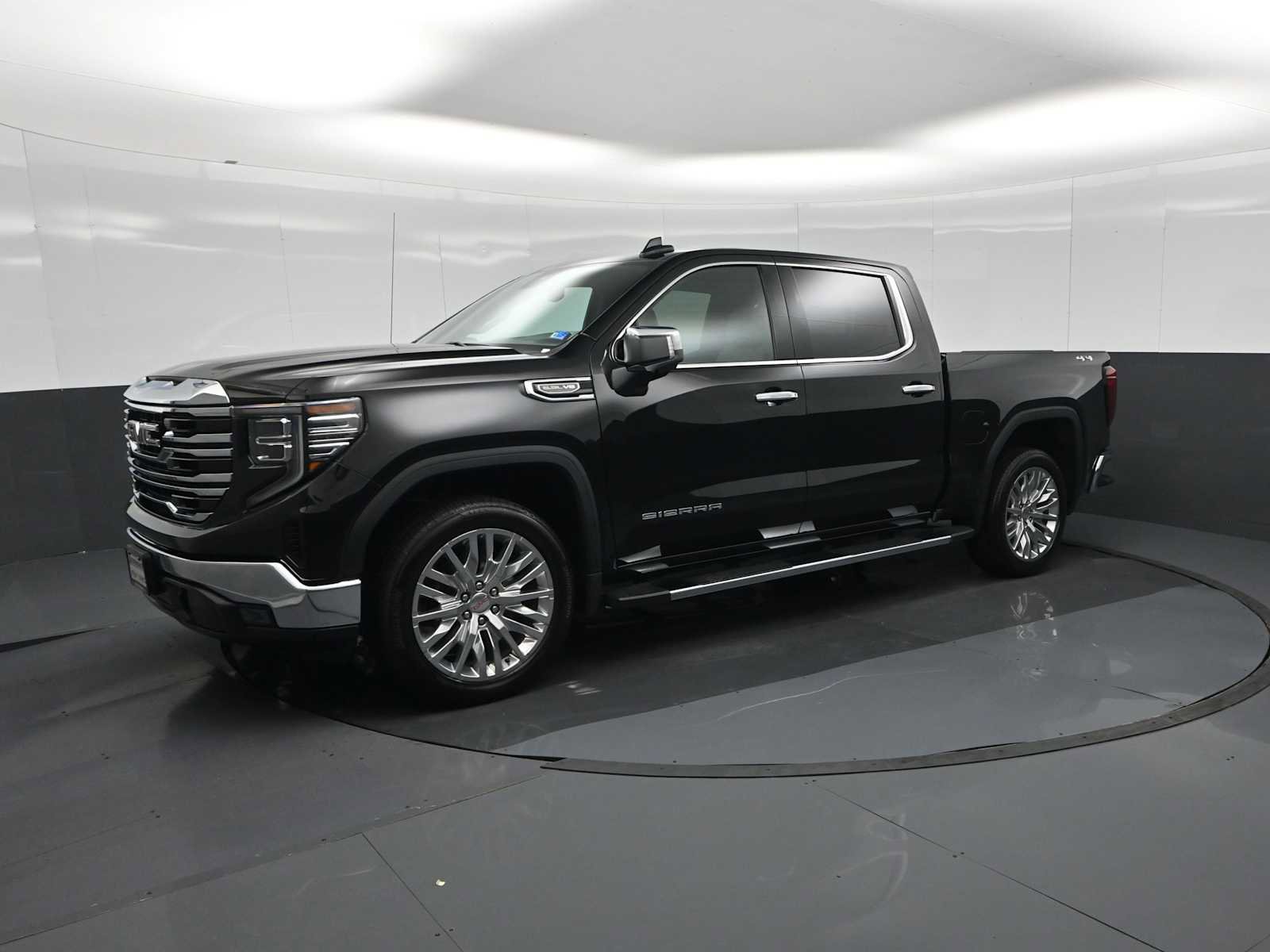 Used 2024 GMC Sierra 1500 SLT w/ SLT Convenience Package AWD/4WD image 2