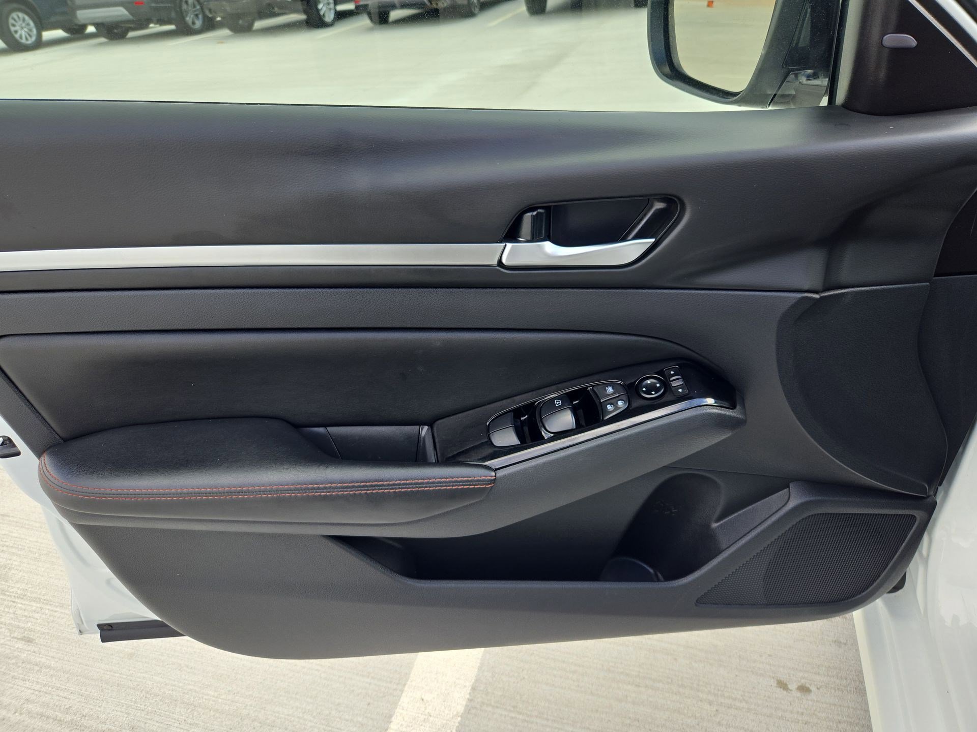 Used 2025 Nissan Altima 2.5 SR image 13