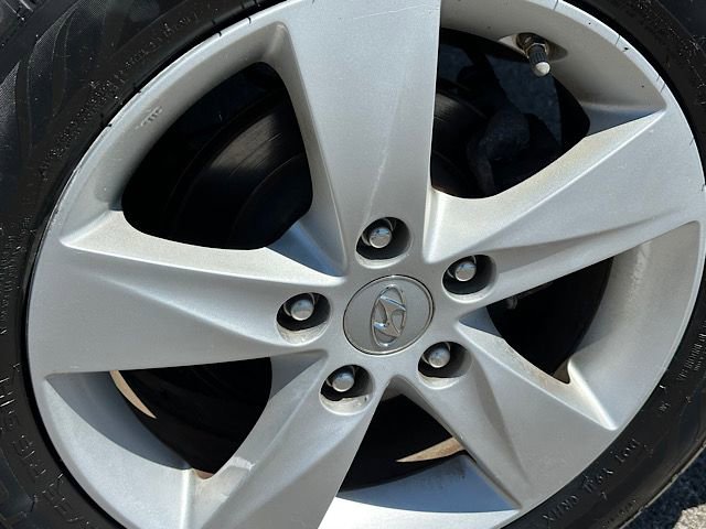 Used 2013 Hyundai Elantra GLS w/ Preferred Pkg FWD image 28