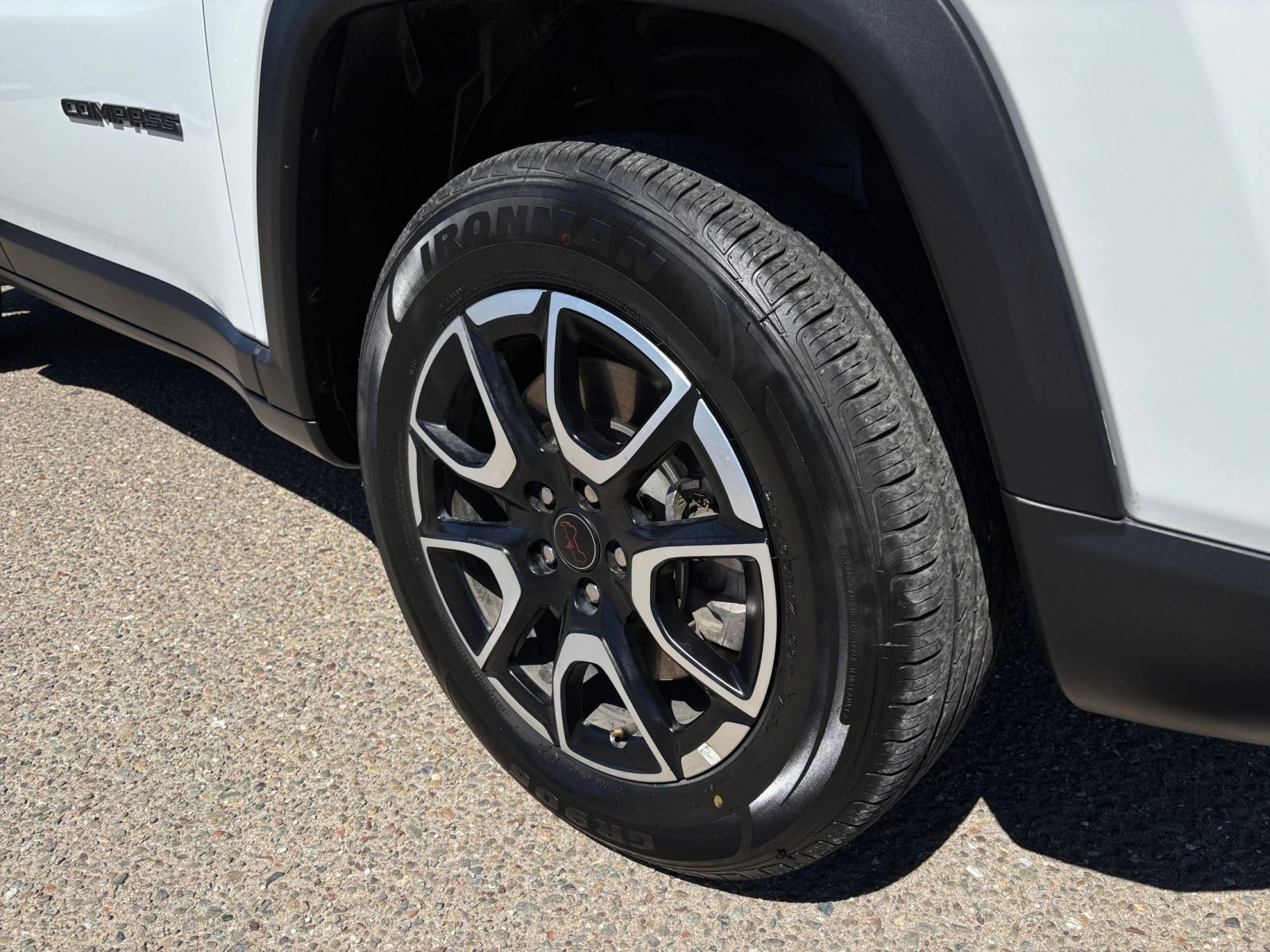 Used 2025 Jeep Compass Trailhawk AWD/4WD image 29