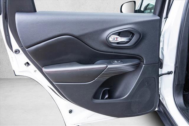 Used 2017 Jeep Cherokee Trailhawk w/ Cold Weather Group image 22