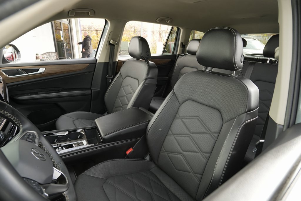 Used 2024 Volkswagen Atlas SE image 24