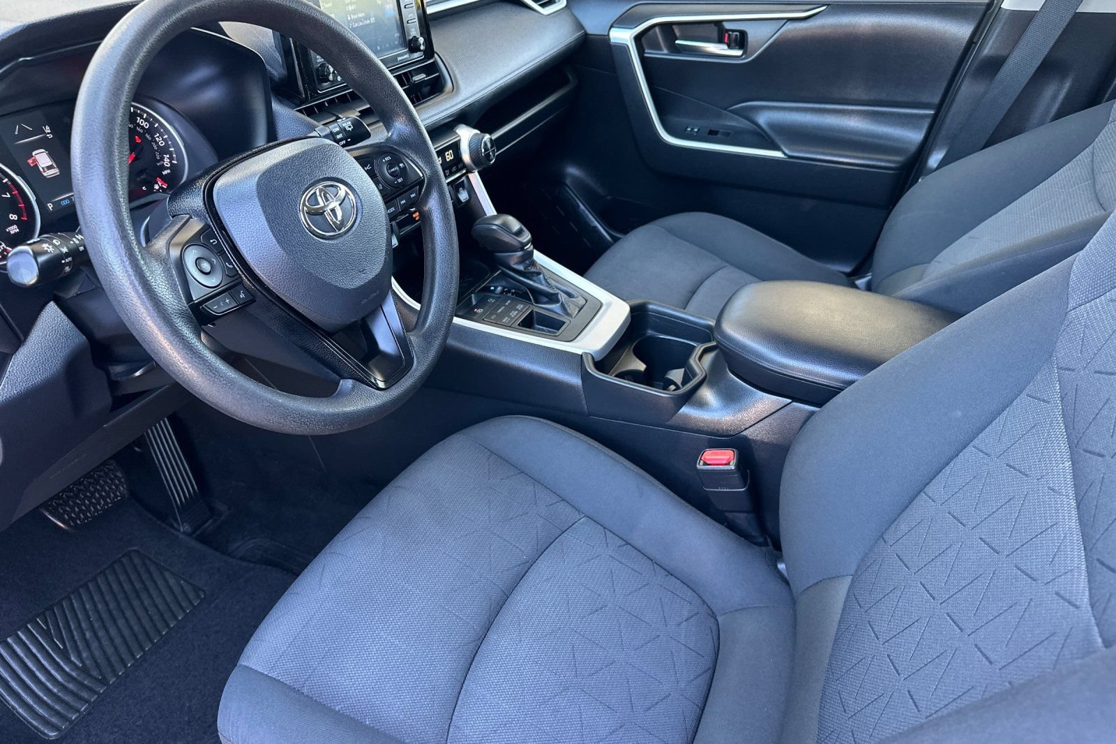 Used 2021 Toyota RAV4 XLE AWD/4WD image 16