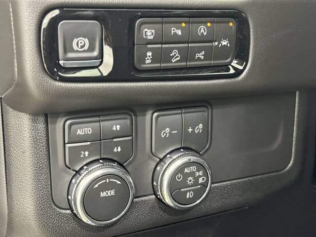 New 2026 GMC Yukon XL AT4 w/ LPO, Floor Liner Package AWD/4WD image 35