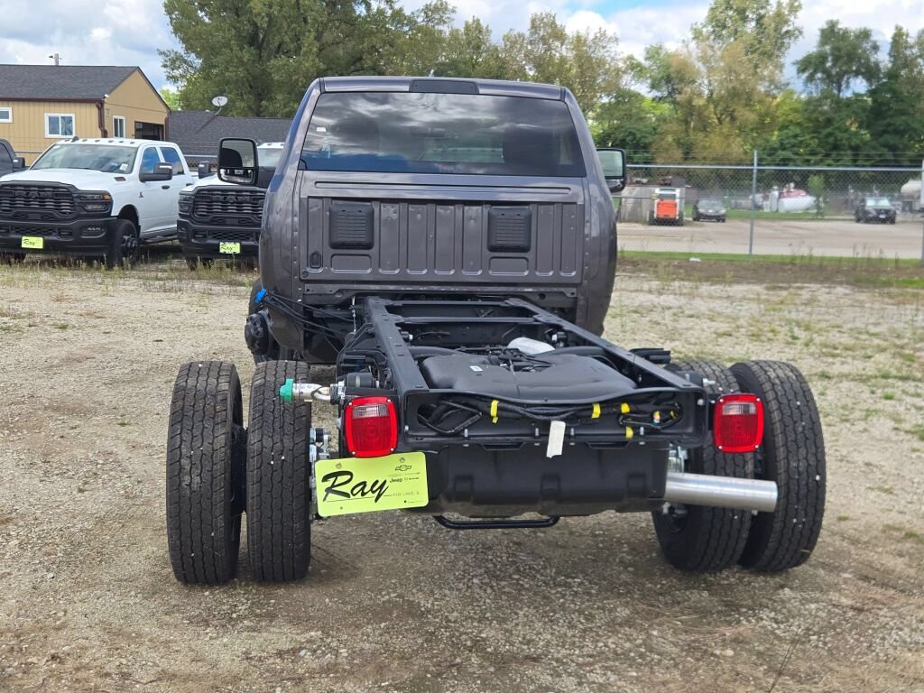 New 2026 RAM 5500 Tradesman AWD/4WD image 10