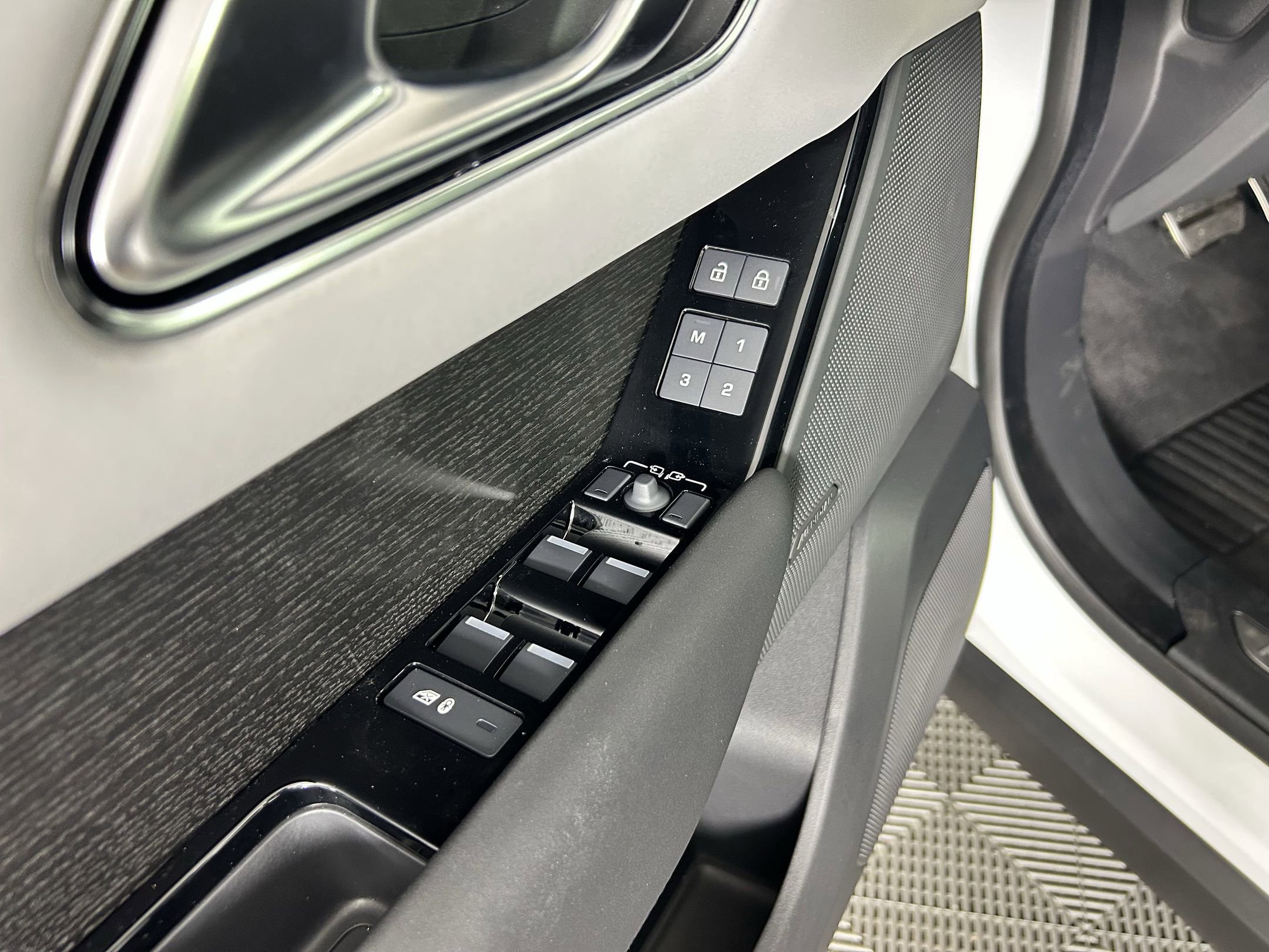 New 2026 Land Rover Range Rover Velar Dynamic SE image 10