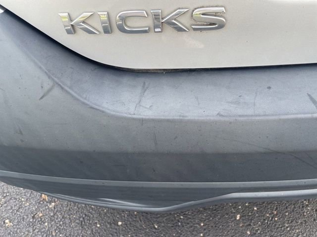 Used 2018 Nissan Kicks SV FWD image 10