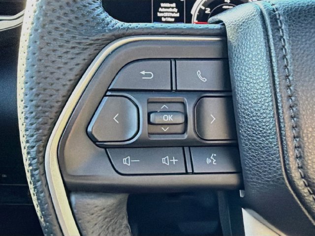 Used 2025 Toyota Tundra Limited AWD/4WD image 35