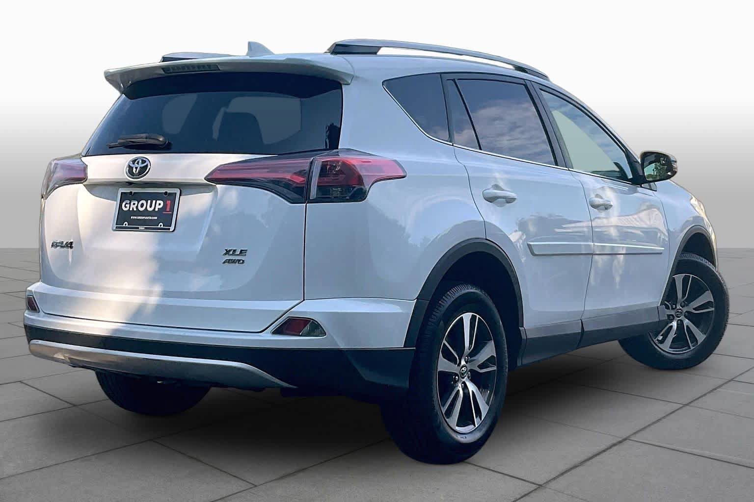 Used 2016 Toyota RAV4 XLE AWD/4WD image 12