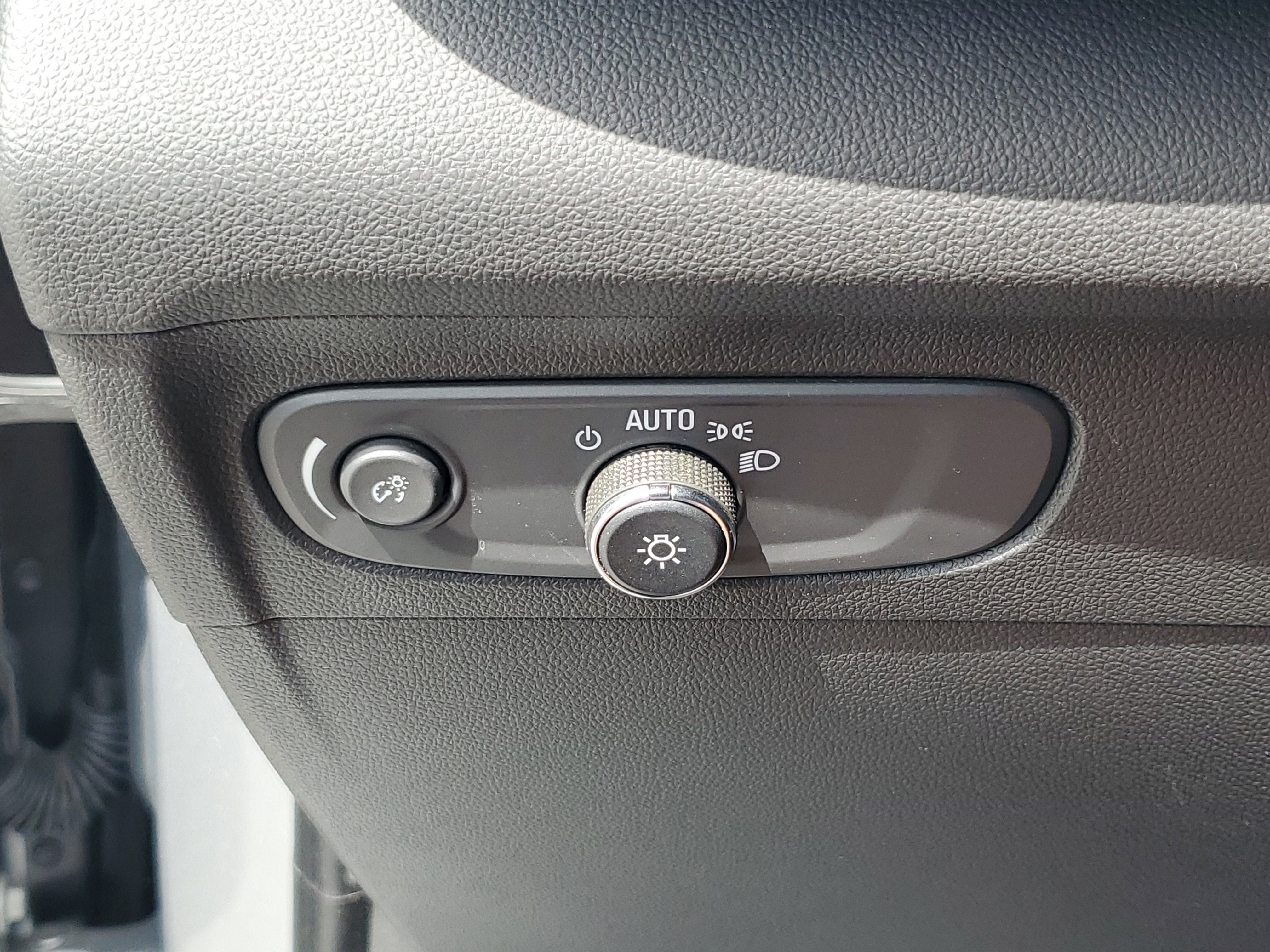 Used 2023 Buick Envision Essence FWD image 25