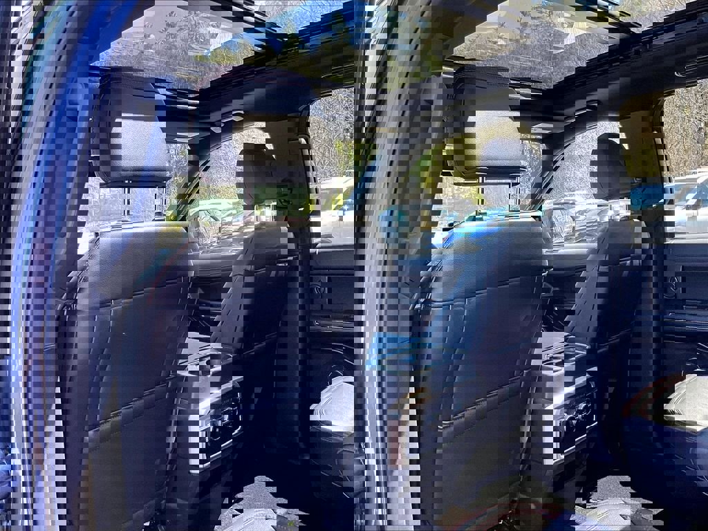 Used 2023 Ford Expedition Limited AWD/4WD image 23