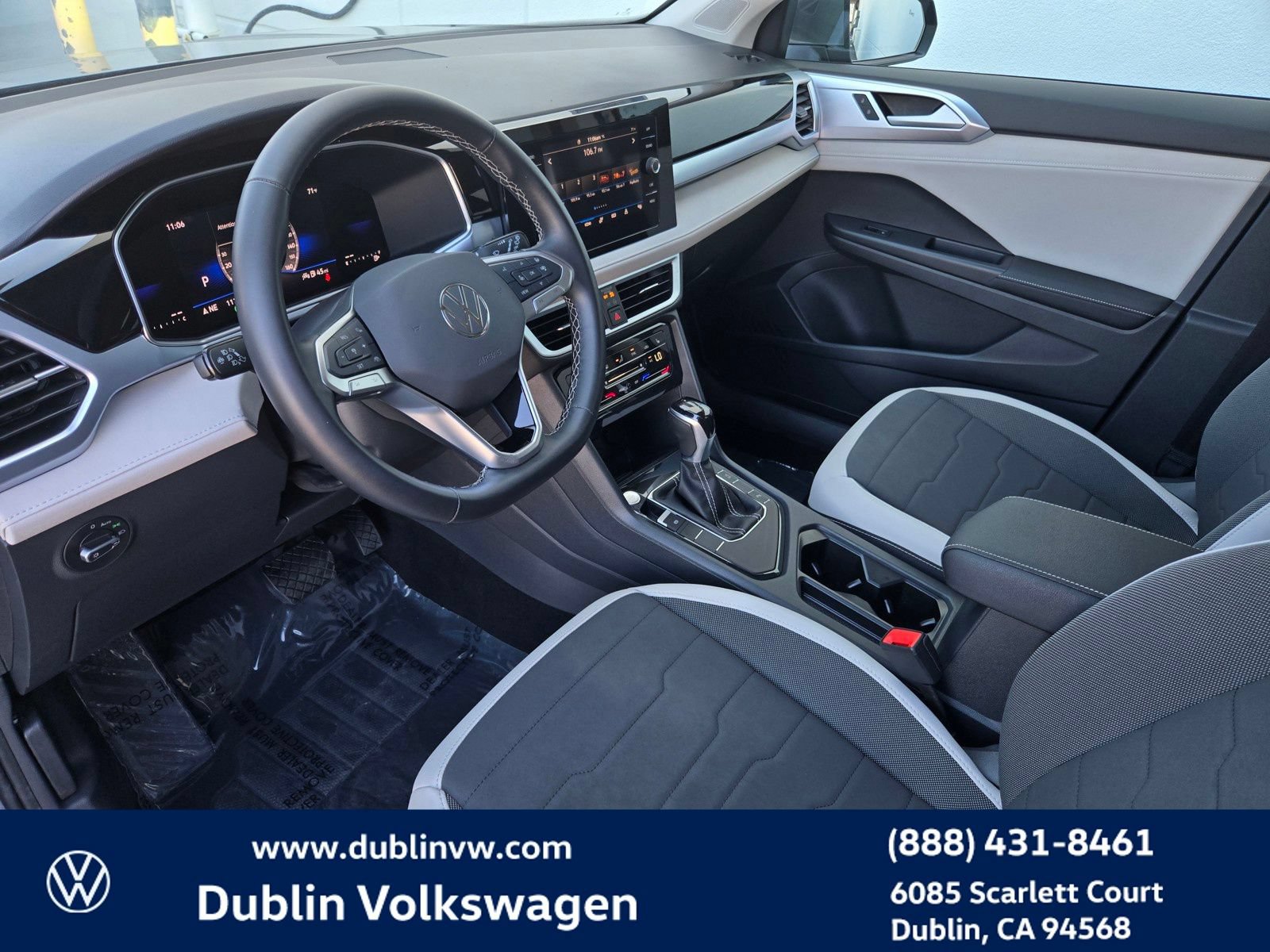 Certified 2025 Volkswagen Taos SE w/ Panoramic Sunroof Package FWD image 9