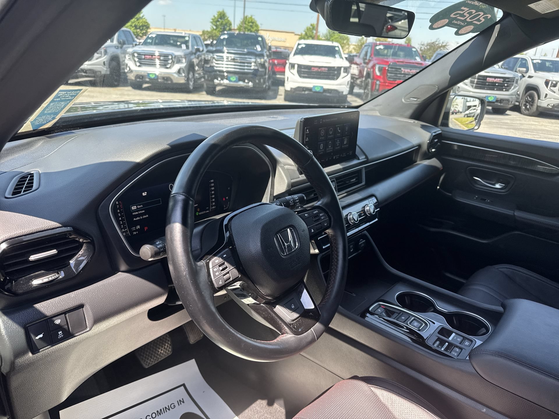Used 2025 Honda Pilot Black Edition image 10