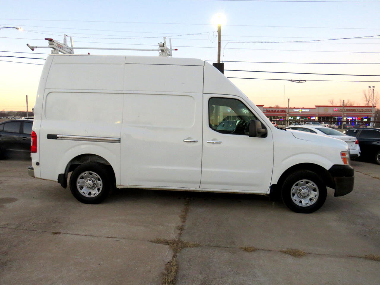 Used 2012 Nissan NV 2500 SV w/ Side Curtain Airbag Pkg image 4