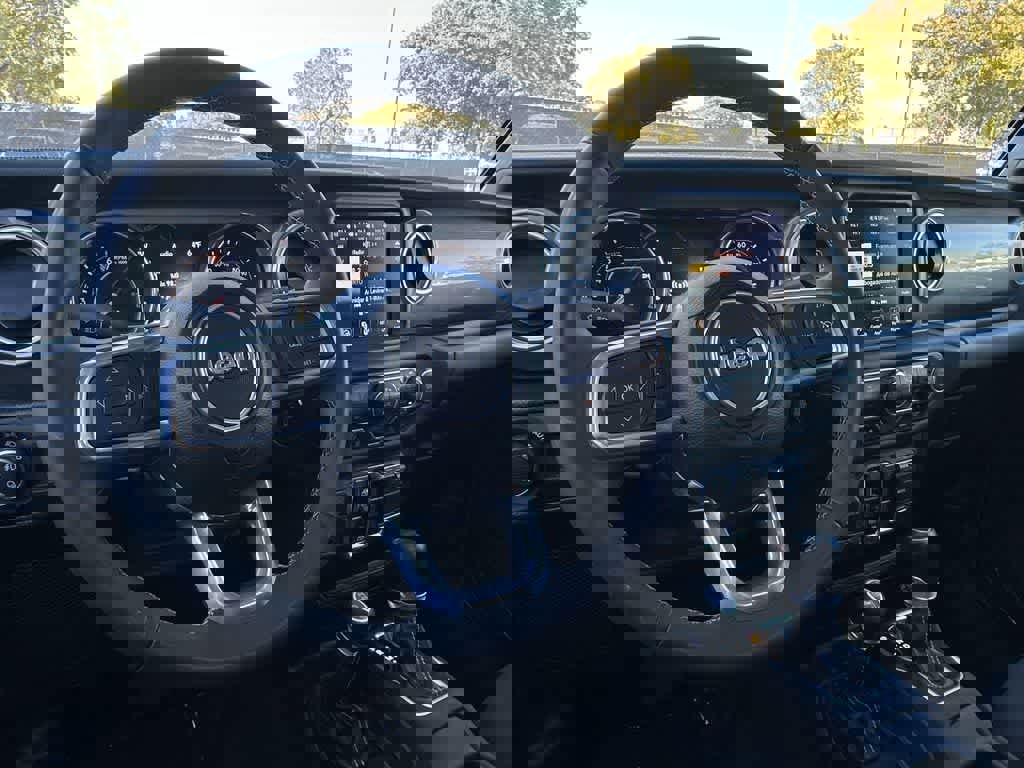 Used 2023 Jeep Gladiator Overland image 13