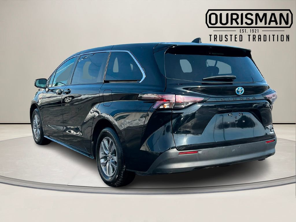 Used 2024 Toyota Sienna LE image 4
