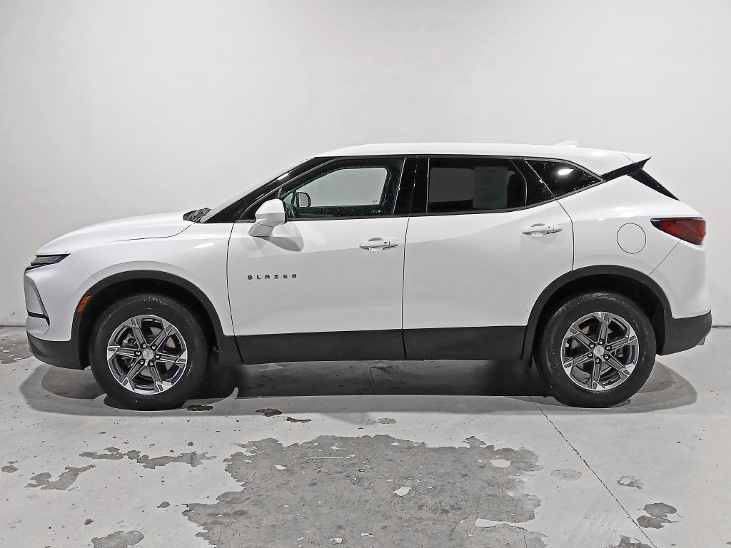 Used 2025 Chevrolet Blazer LT FWD image 4