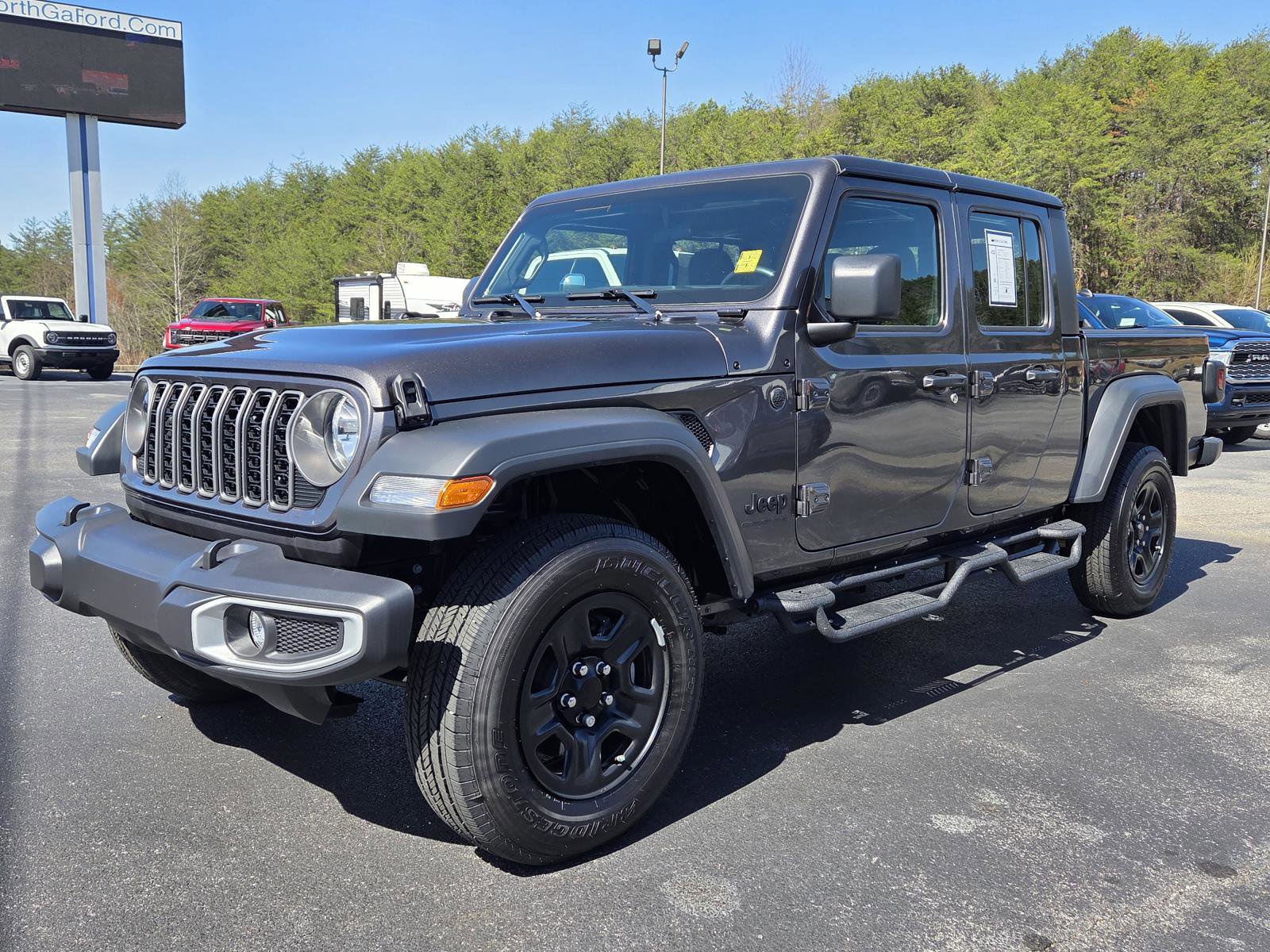 Used 2025 Jeep Gladiator Sport image 10